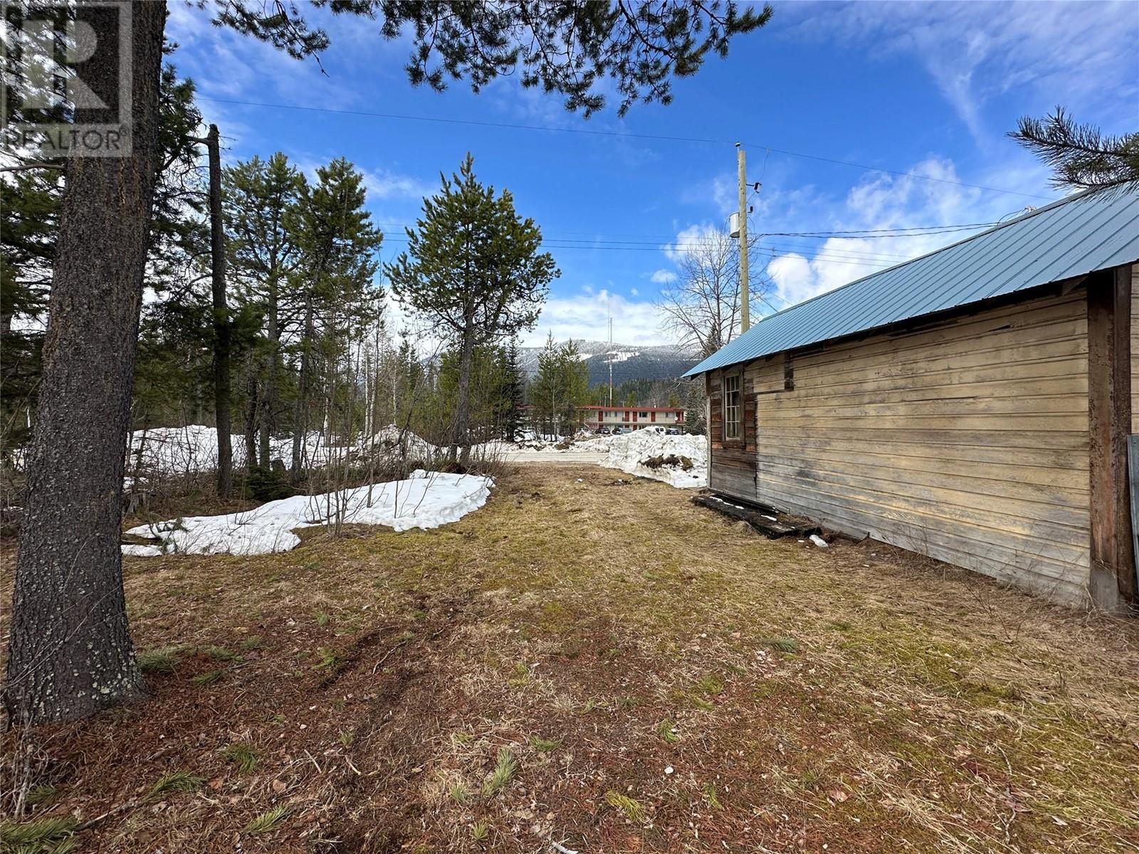 818 Spruce Street, Blue River, British Columbia  V0E 1J0 - Photo 2 - 10345044