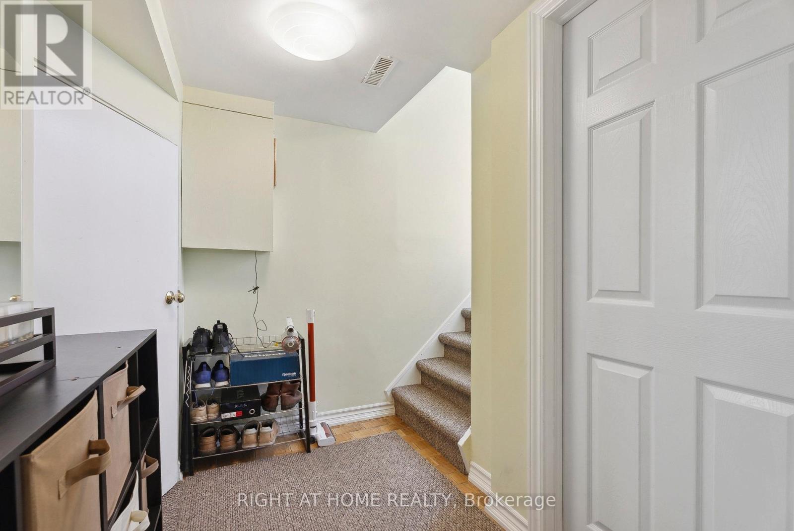 285 Lennox Avenue, Richmond Hill, Ontario  L4C 2A4 - Photo 16 - N12104461