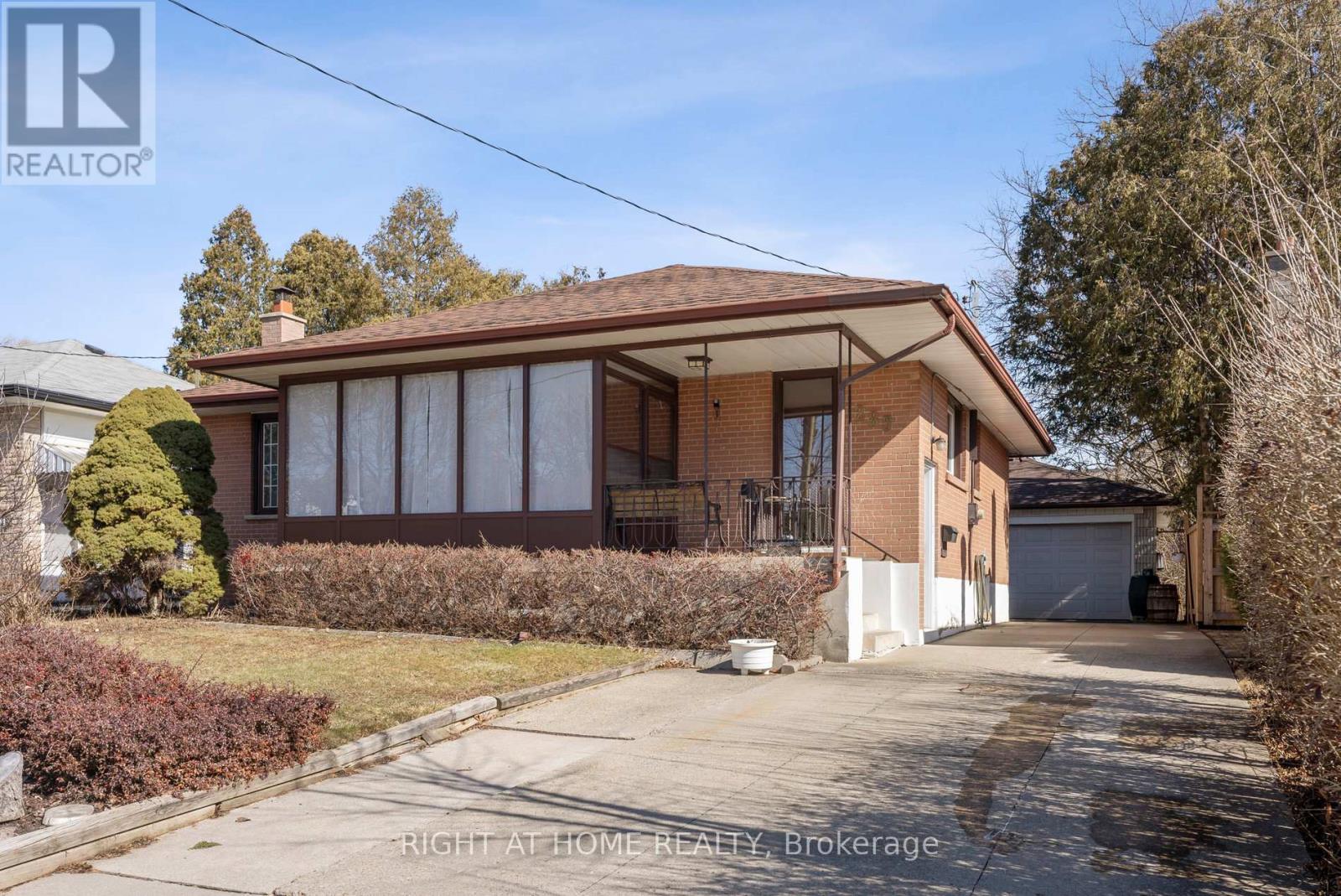 285 Lennox Avenue, Richmond Hill, Ontario  L4C 2A4 - Photo 2 - N12104461