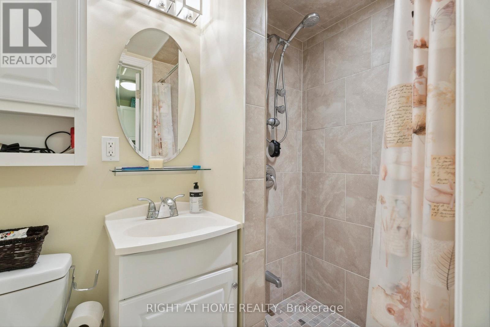 285 Lennox Avenue, Richmond Hill, Ontario  L4C 2A4 - Photo 28 - N12104461