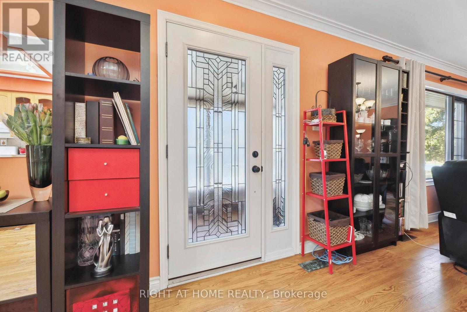 285 Lennox Avenue, Richmond Hill, Ontario  L4C 2A4 - Photo 4 - N12104461