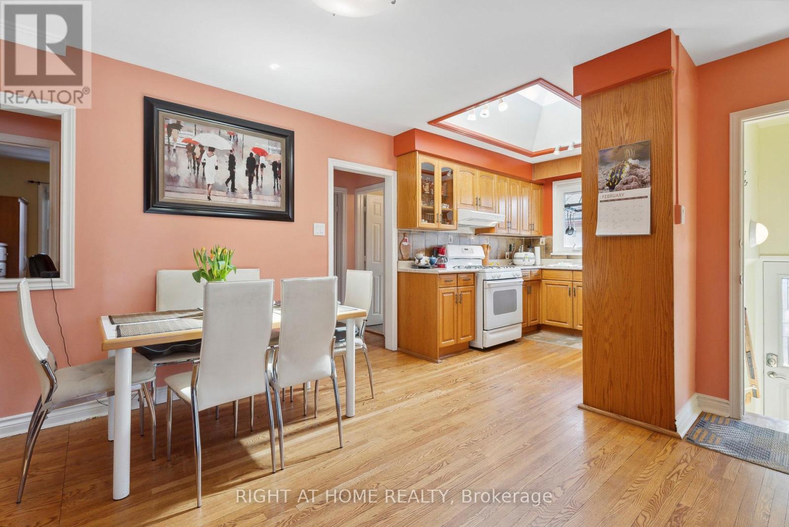 285 Lennox Avenue, Richmond Hill, Ontario  L4C 2A4 - Photo 6 - N12104461