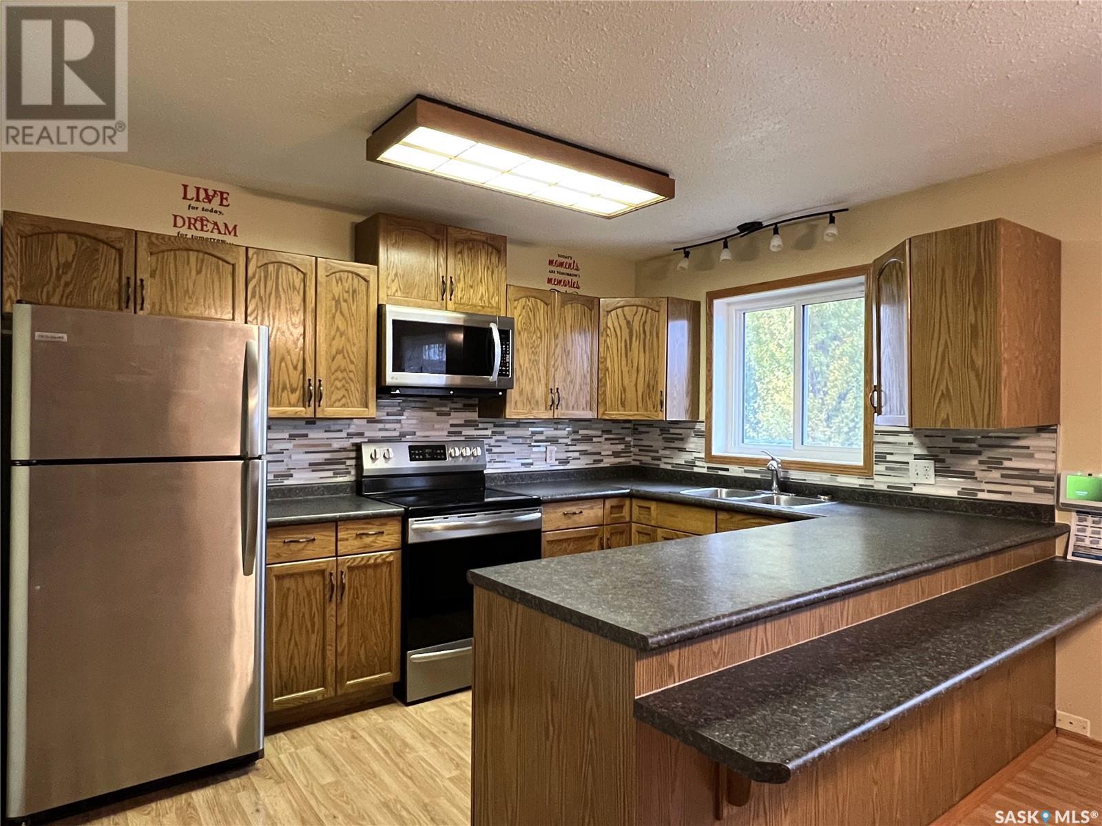 30 Marion Crescent, Meadow Lake, Saskatchewan  S9X 1B7 - Photo 4 - SK982892