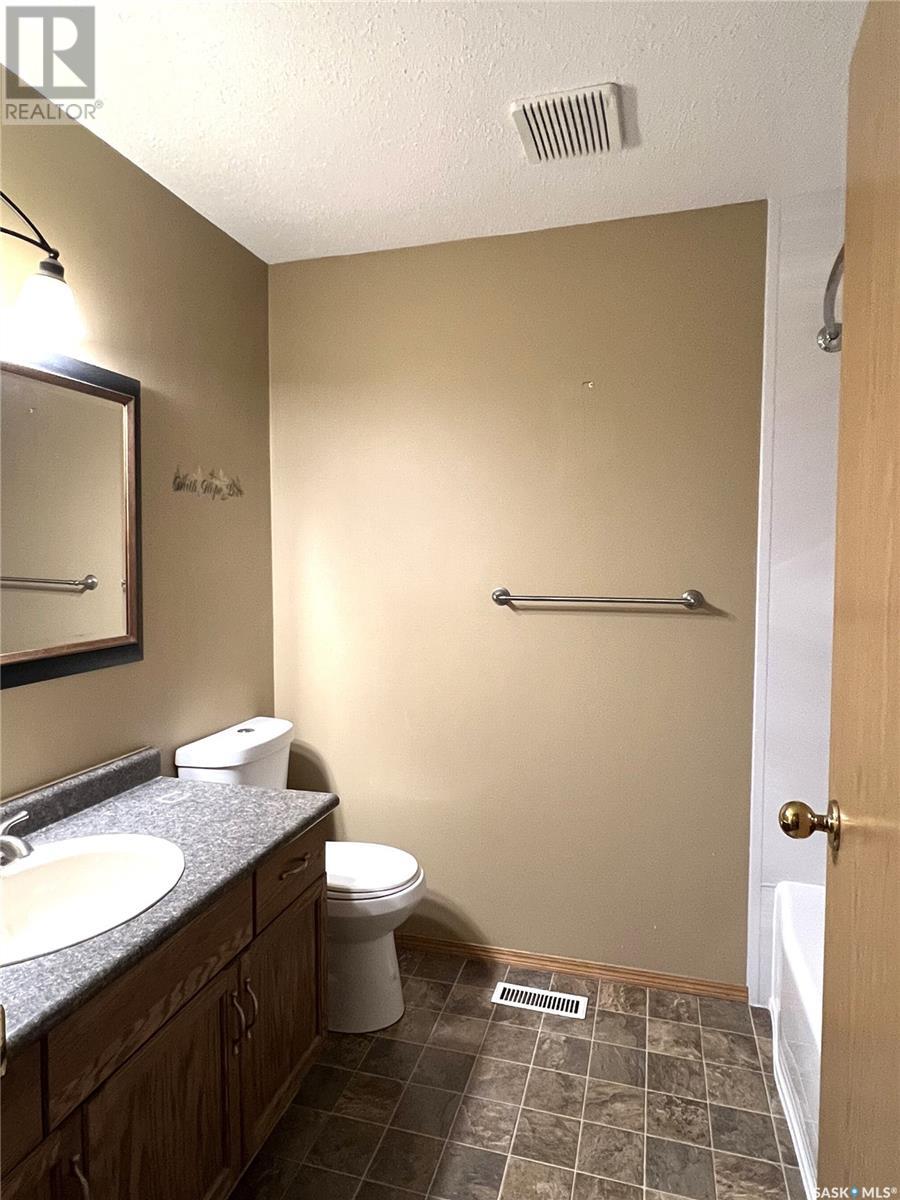 30 Marion Crescent, Meadow Lake, Saskatchewan  S9X 1B7 - Photo 15 - SK982892