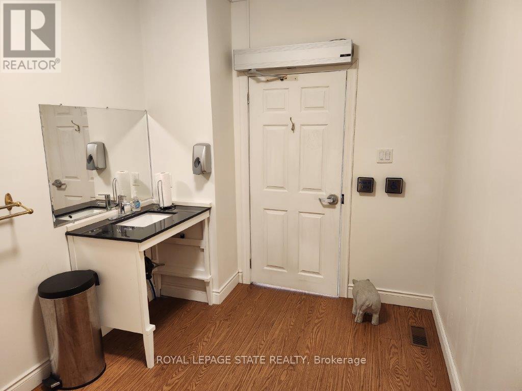 1548 King Street E, Hamilton, Ontario  L8K 1S9 - Photo 12 - X12104607