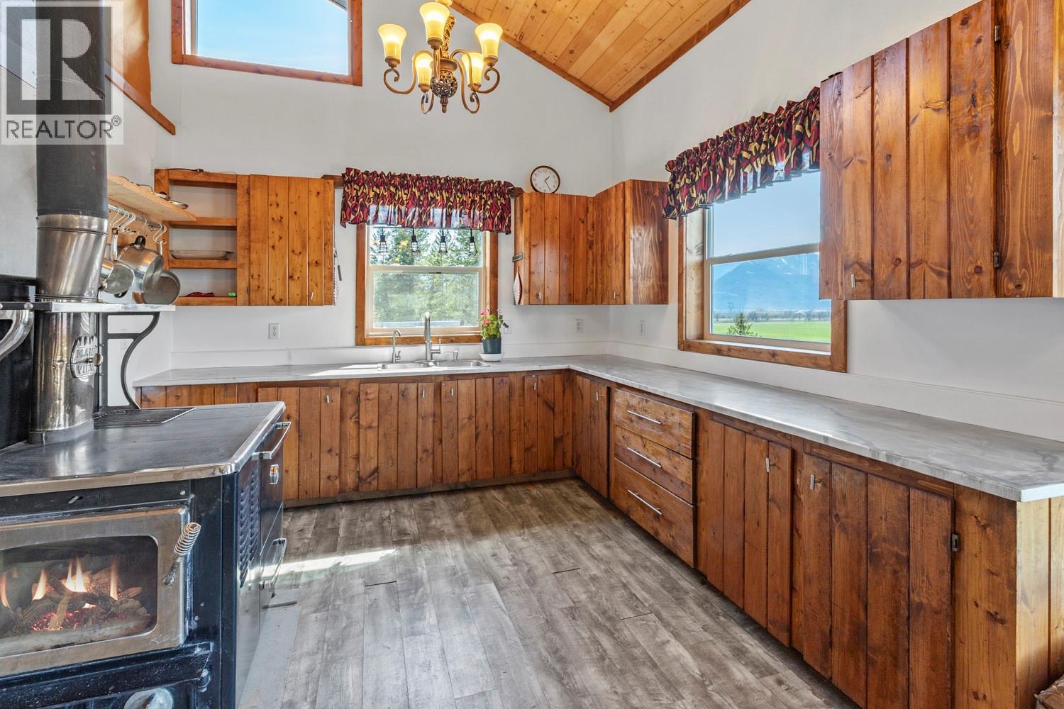 495 Snider Road, Lister, British Columbia V0B 1G5 - Photo 9 - 10344698