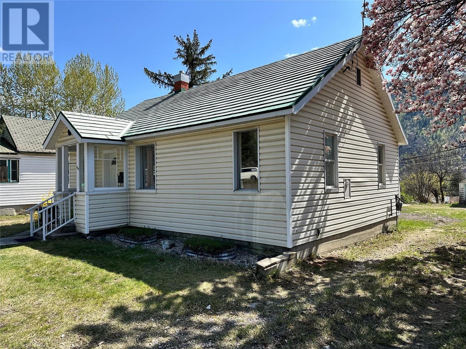 Property at 2264 Eighth Avenue image 2