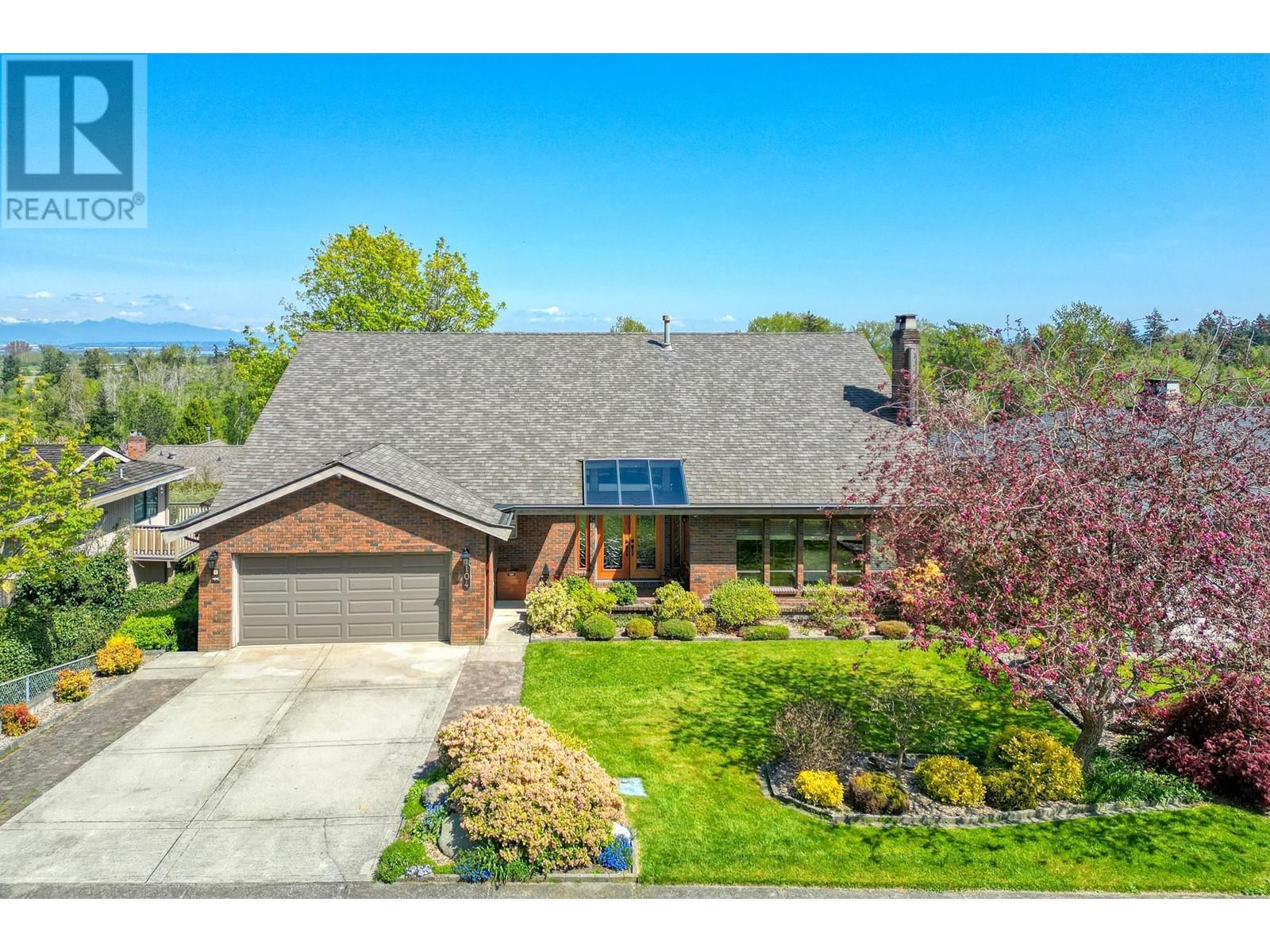Property at 104 WOODLAND DRIVE image 1