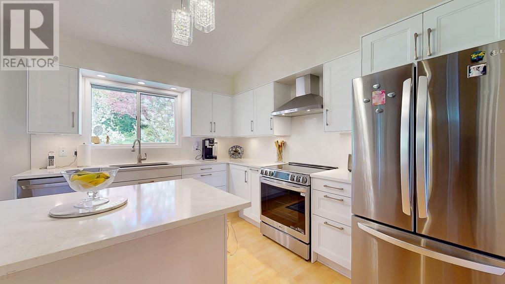 Property at 8024 SOUTHWOOD ROAD image 4