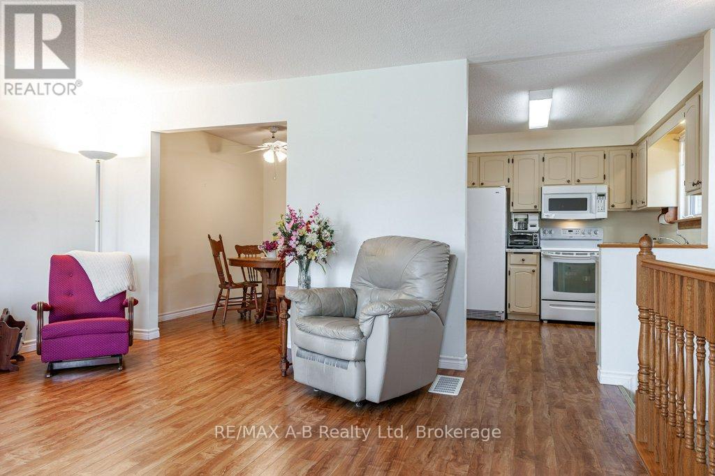 360 Maple Avenue, Stratford, Ontario  N5A 1V9 - Photo 7 - X12104620