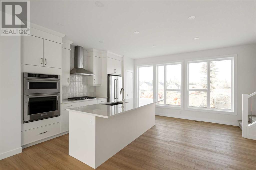 Property at 46 Sovereign Heights SW image 2