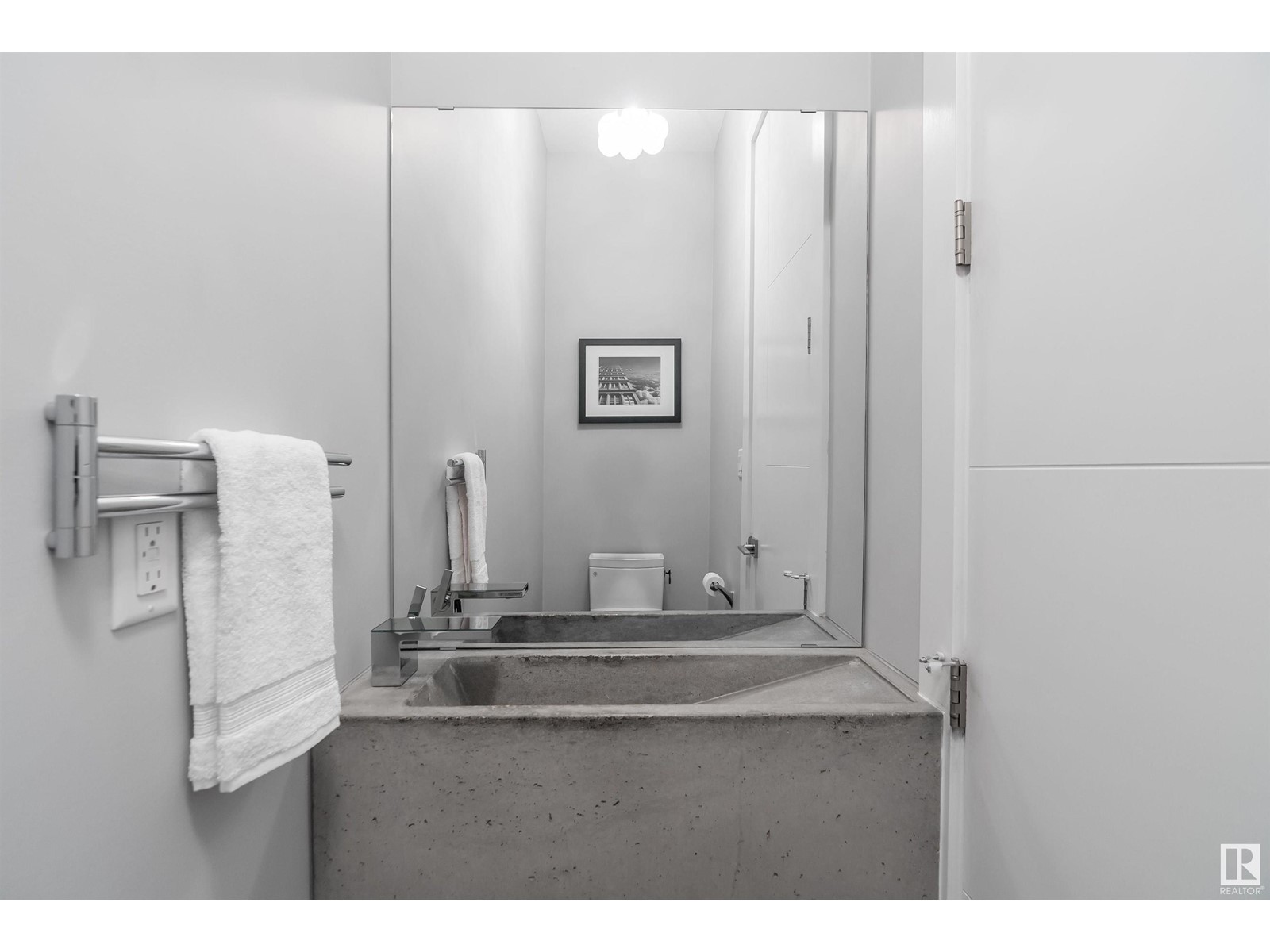 Property at 9509 99B ST NW image 4