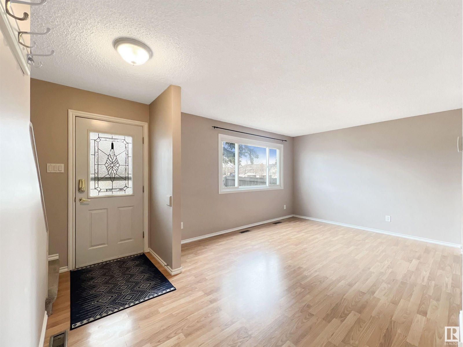 Property at 50 MCLEOD PL NW image 5