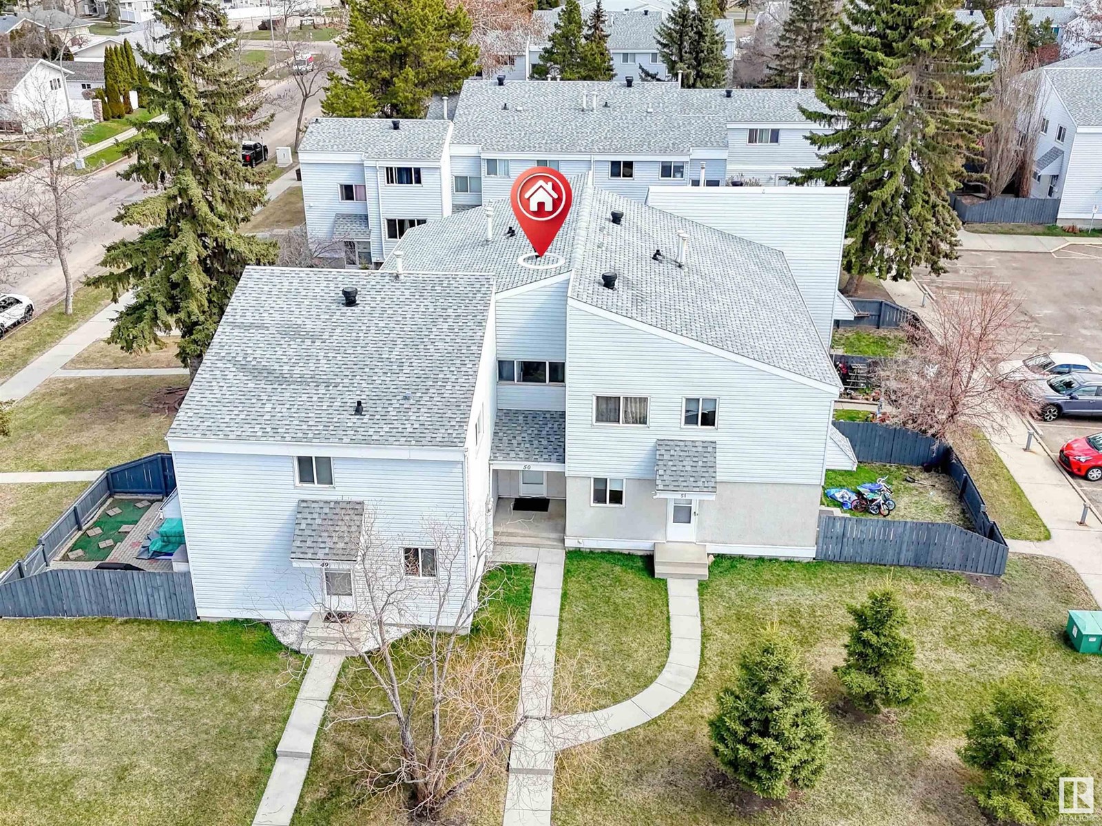Property at 50 MCLEOD PL NW image 3