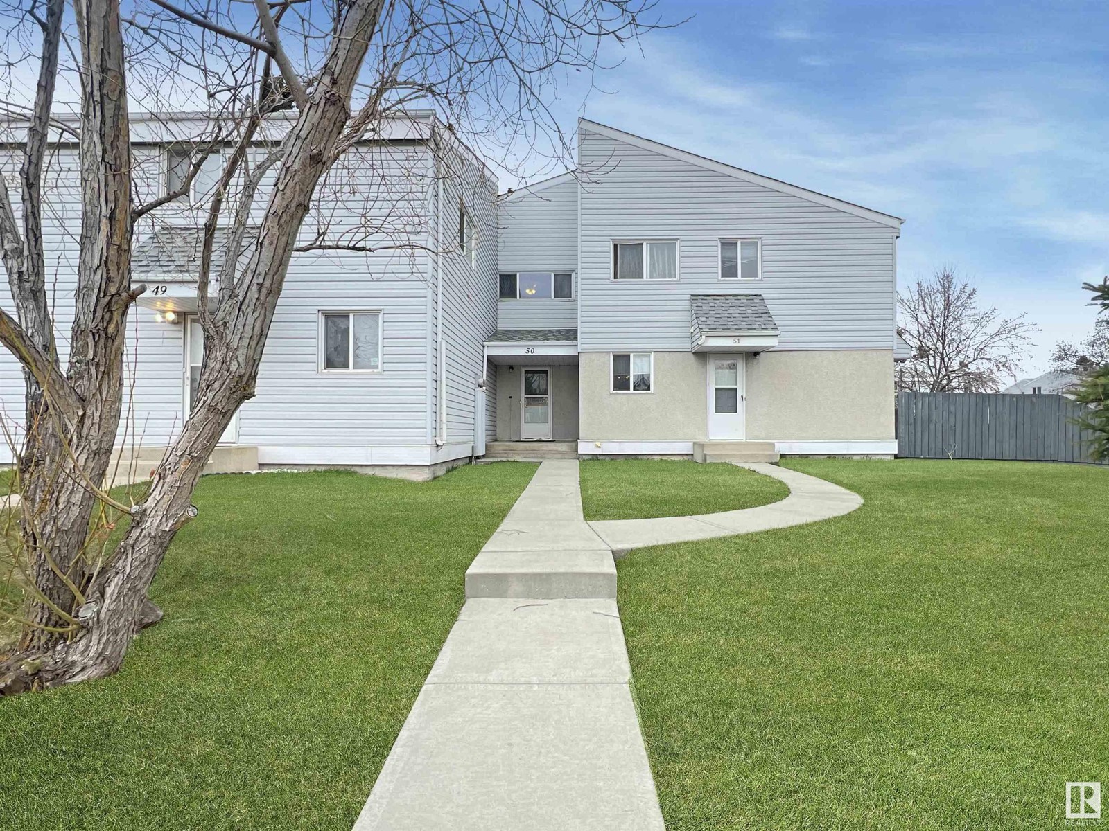 Property at 50 MCLEOD PL NW image 2