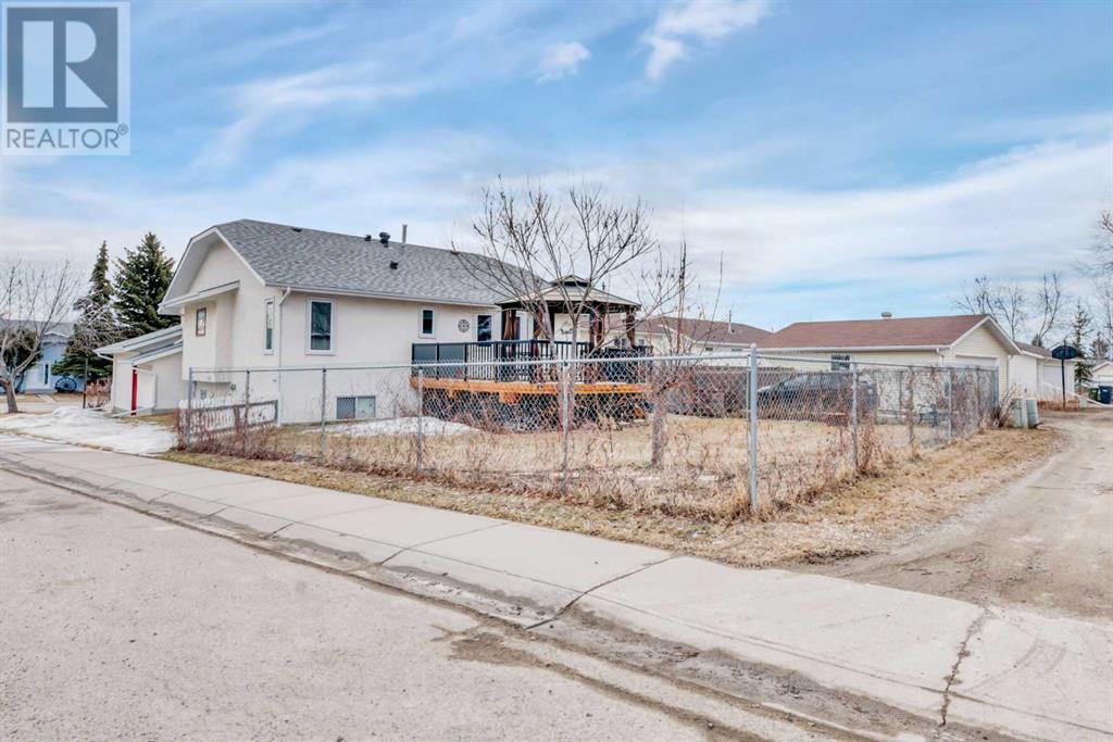 39 Greenview Crescent, Strathmore, Alberta  T1P 1L6 - Photo 3 - A2205732