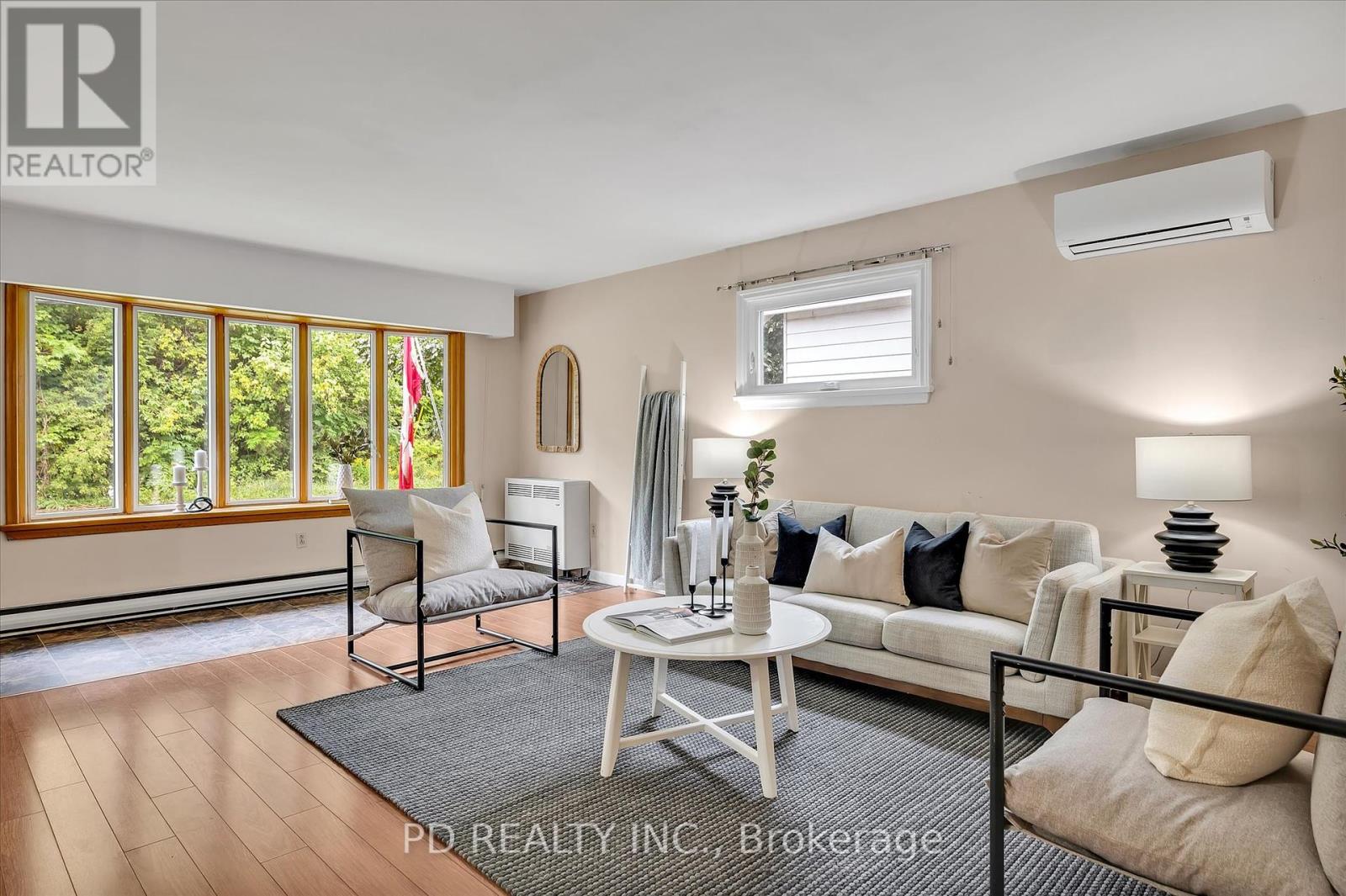 Property at 28 BOND STREET E image 3