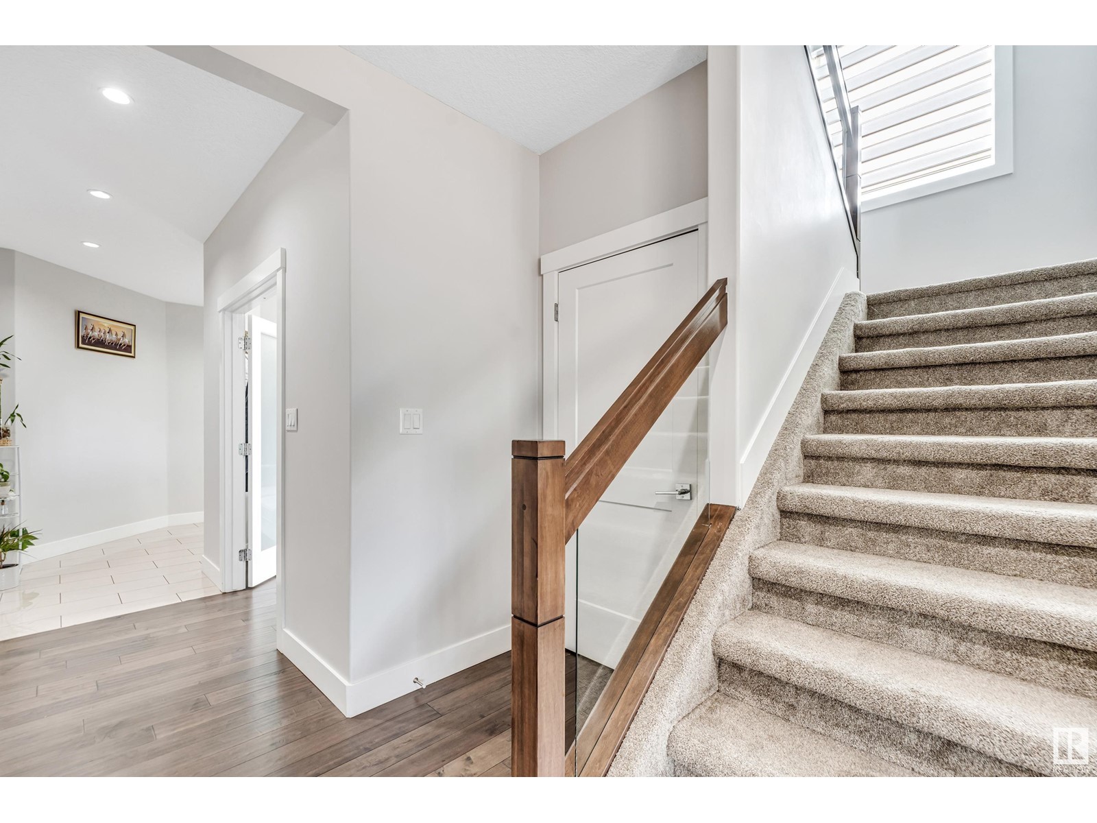 Property at 4417 39 ST image 3