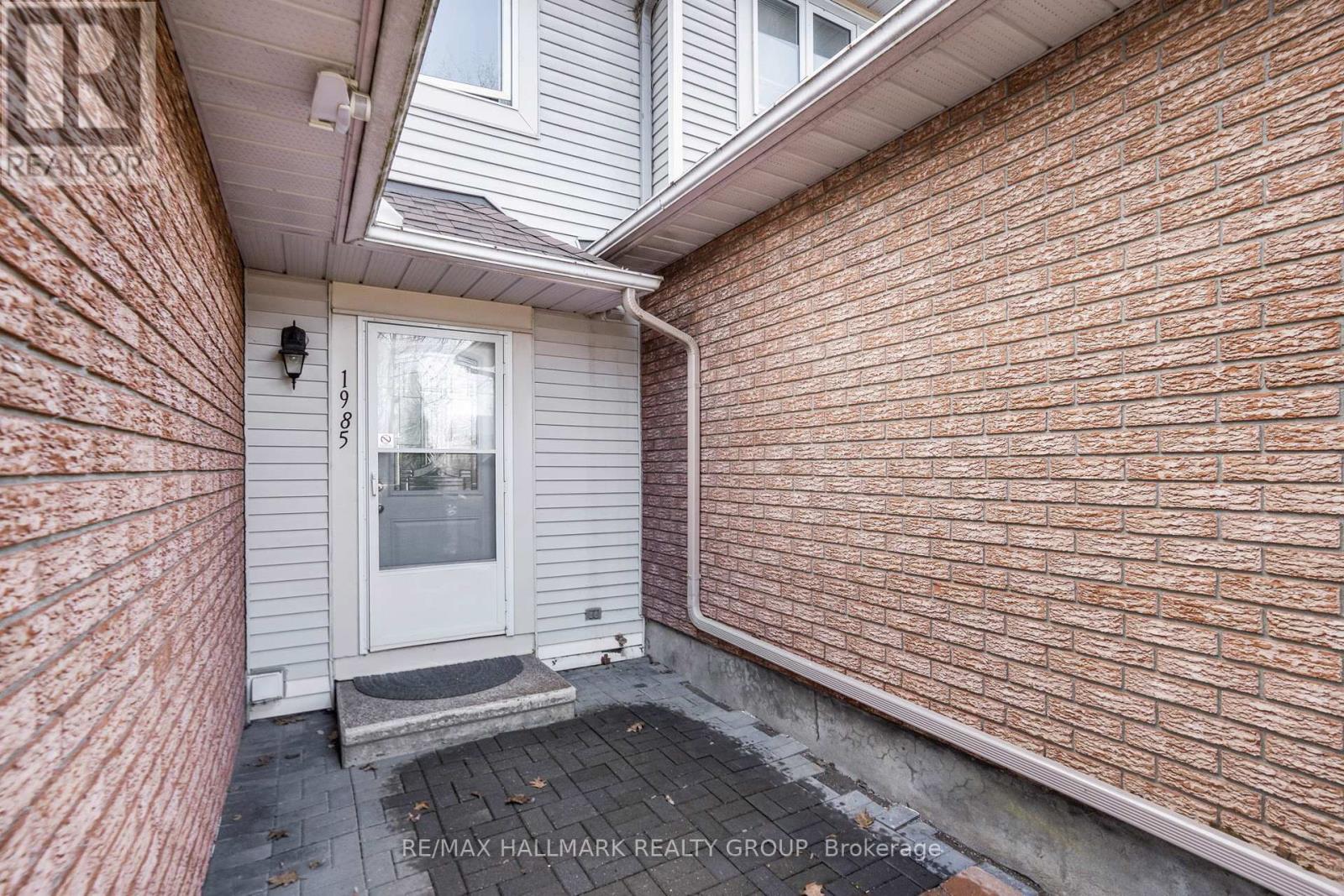 1985 Woods Street, Clarence-Rockland, Ontario  K4K 1H7 - Photo 2 - X12104800