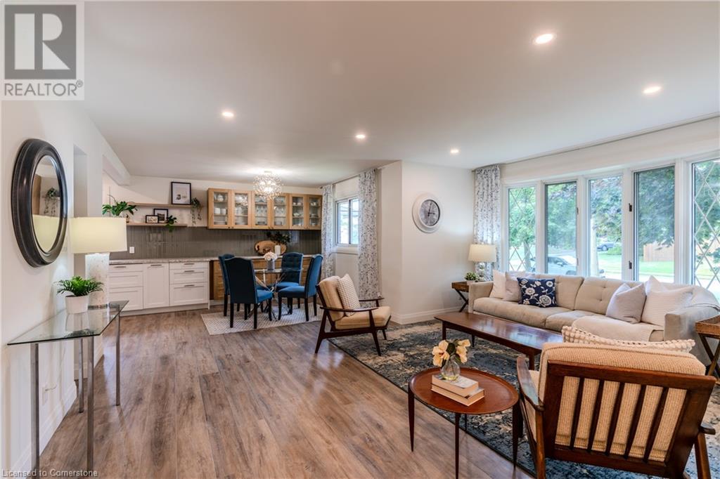 Property at 17 WOODSVIEW Avenue image 4