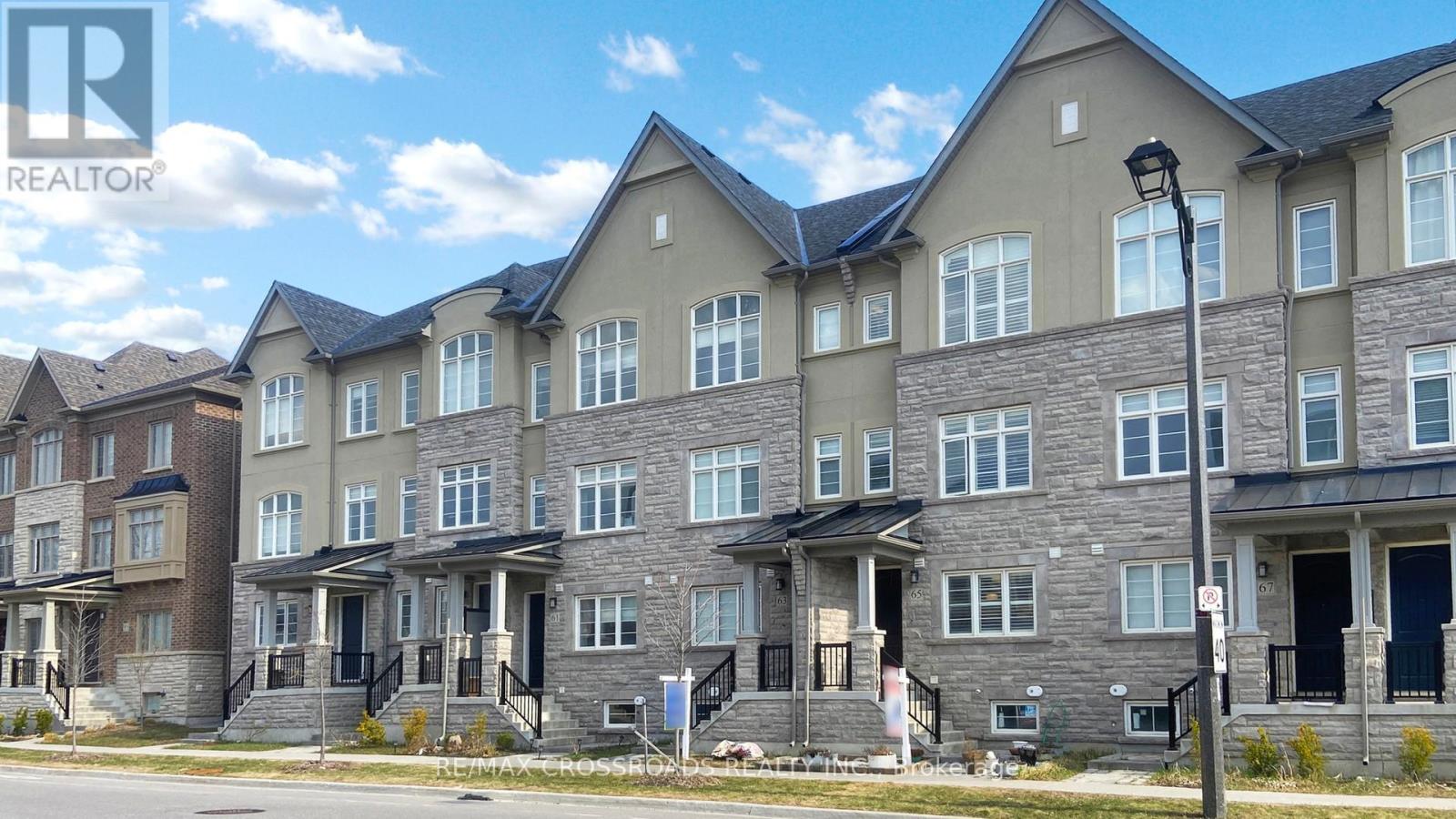 Property at 65 NEW YORKTON AVENUE image 1