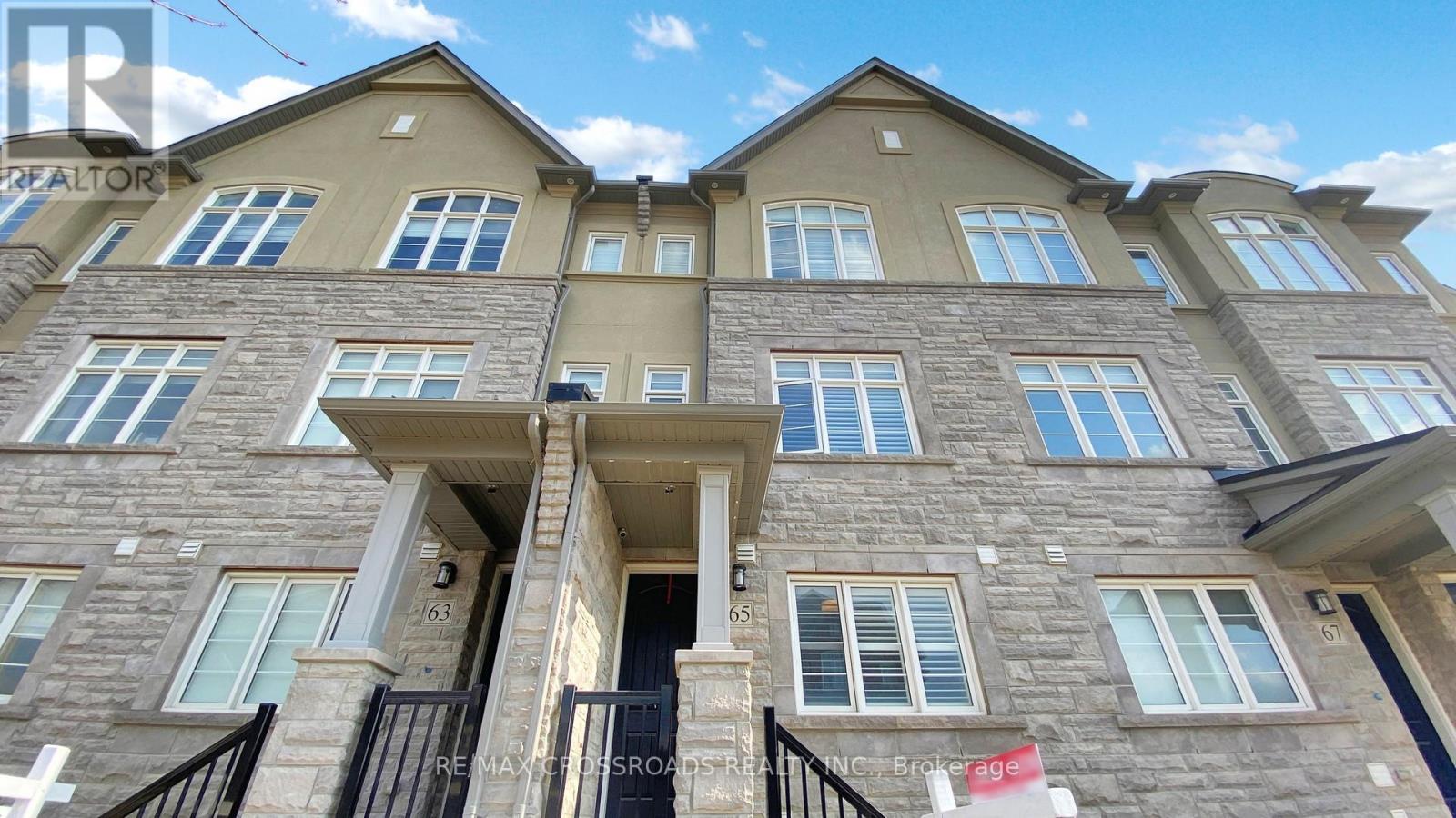 Property at 65 NEW YORKTON AVENUE image 2