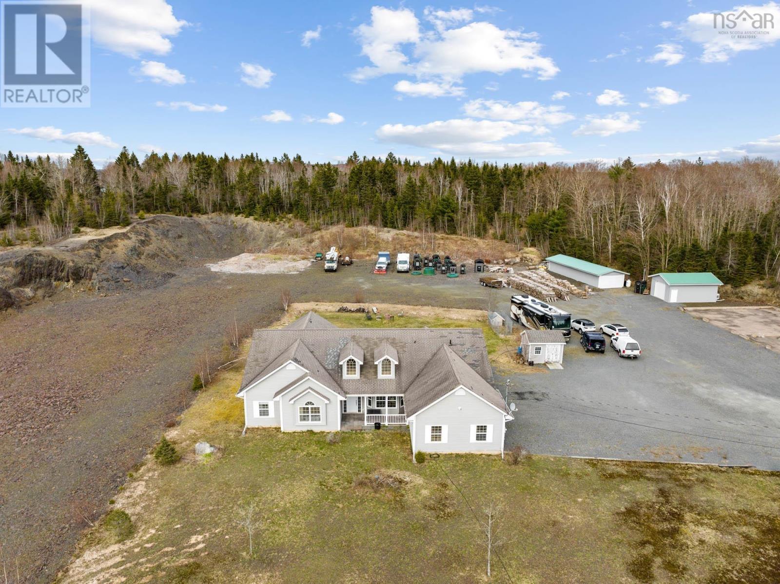 315 Highway 1, Mount Uniacke, Nova Scotia  B0N 1Z0 - Photo 4 - 202425173