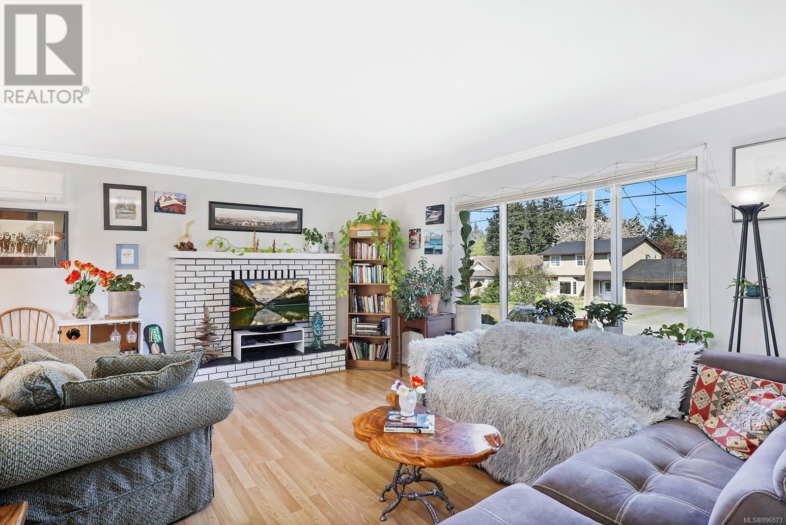 Property at 667 Torrence Rd image 3