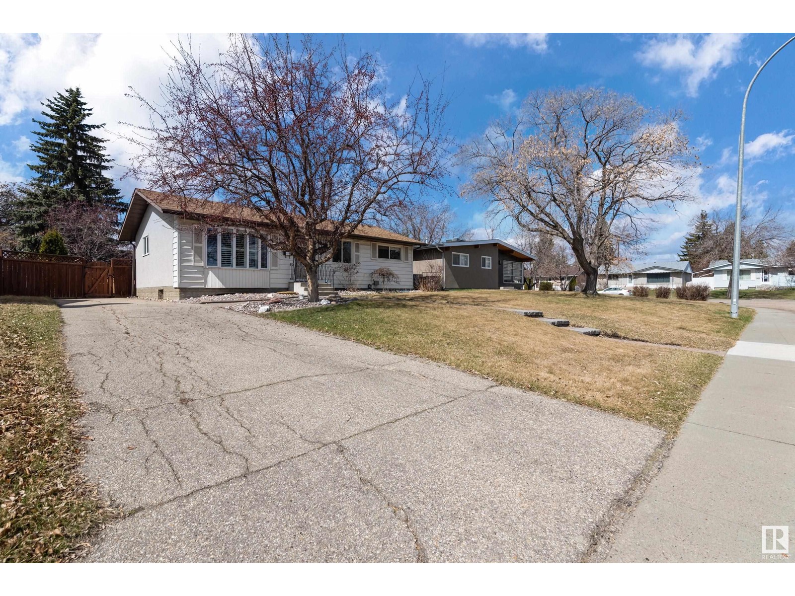 Property at 8208 162 ST NW NW image 2