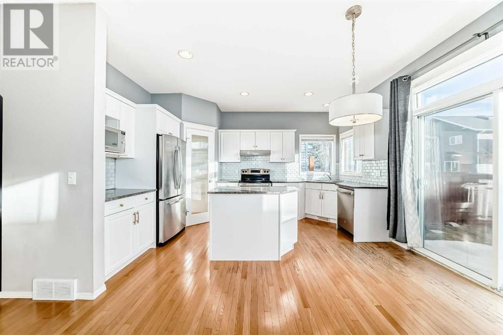 18 Coral Reef Crescent Ne, Calgary, Alberta  T3J 3Y5 - Photo 3 - A2198289