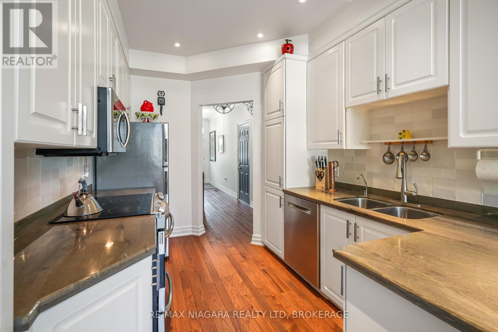 4 - 88 Lakeport Road, St. Catharines, Ontario  L2N 4P8 - Photo 5 - X12062979