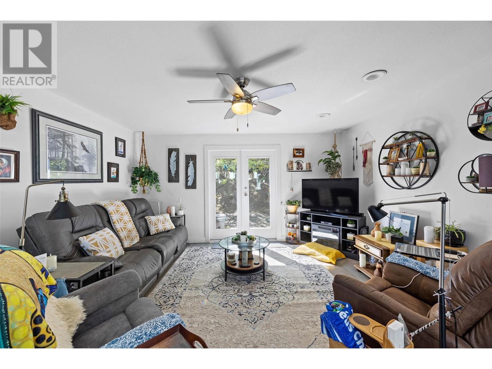 Property at 707 Chaparral Place image 4