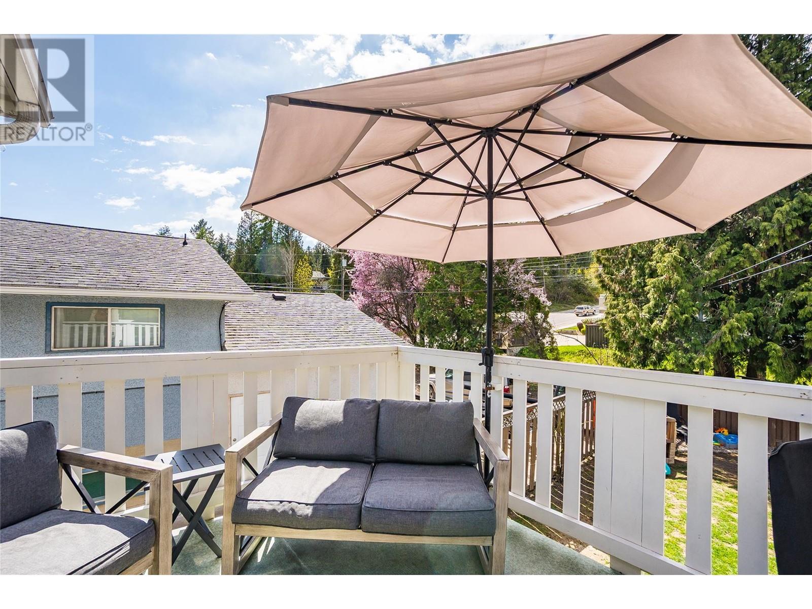 568 9th Avenue, Castlegar, British Columbia  V1N 1M3 - Photo 48 - 10344873