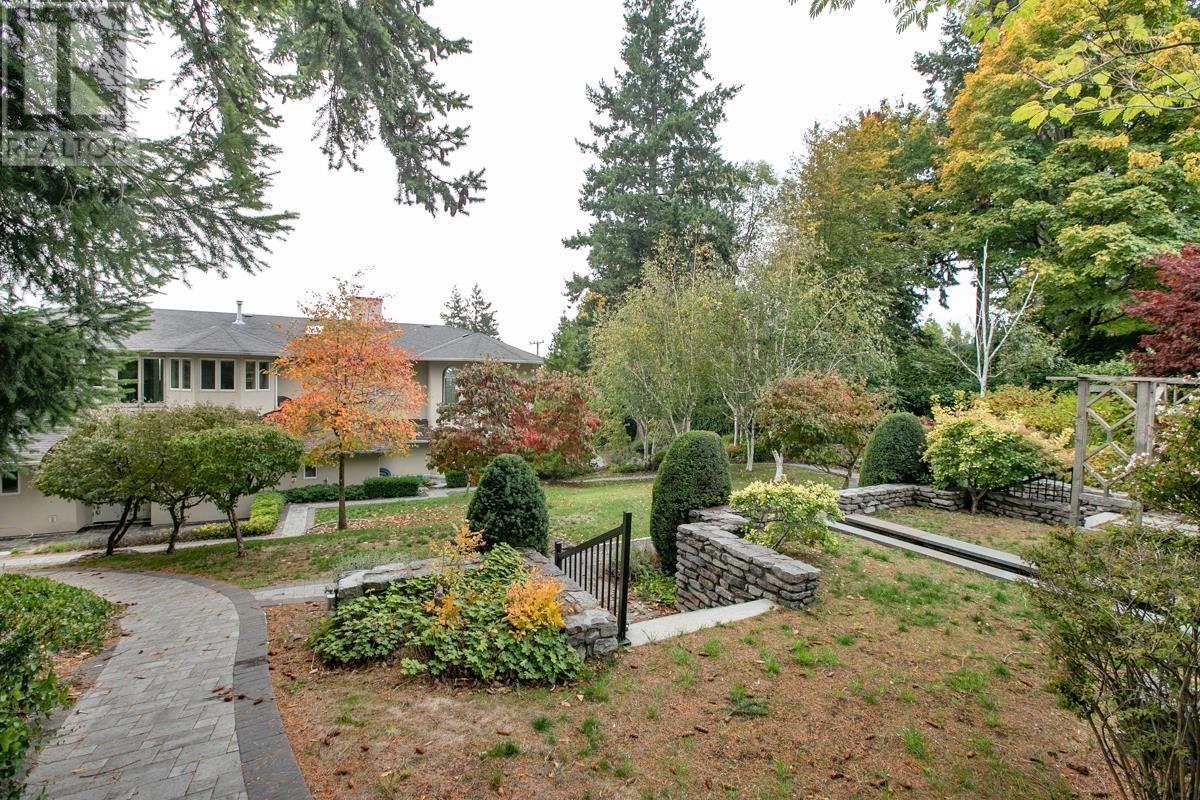 Property at 6220 SUMMIT AVENUE image 4