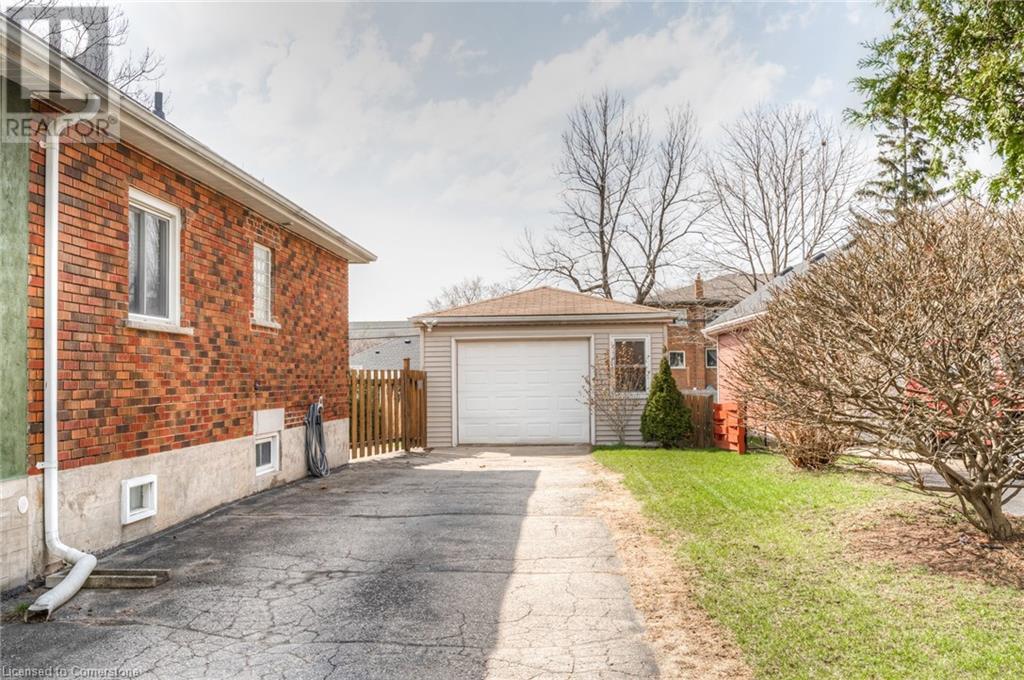 Property at 46 2 Avenue image 4