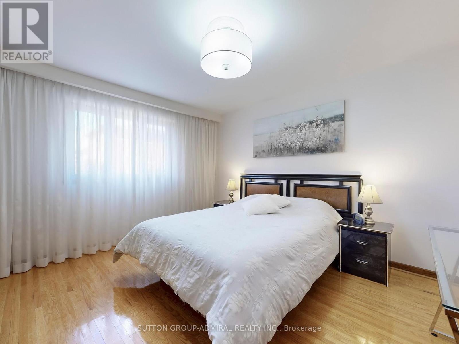 36 Bluehaven Crescent, Toronto, Ontario  M9M 1W5 - Photo 13 - W12082253