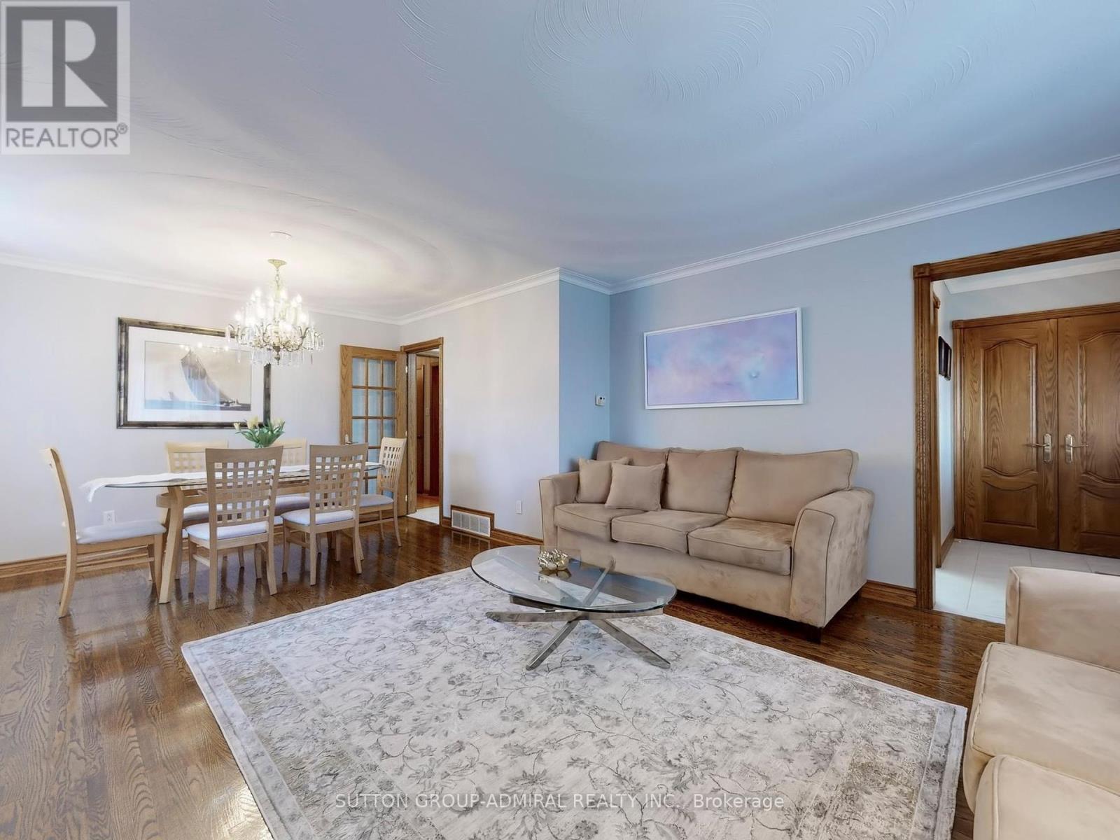 36 Bluehaven Crescent, Toronto, Ontario  M9M 1W5 - Photo 5 - W12082253