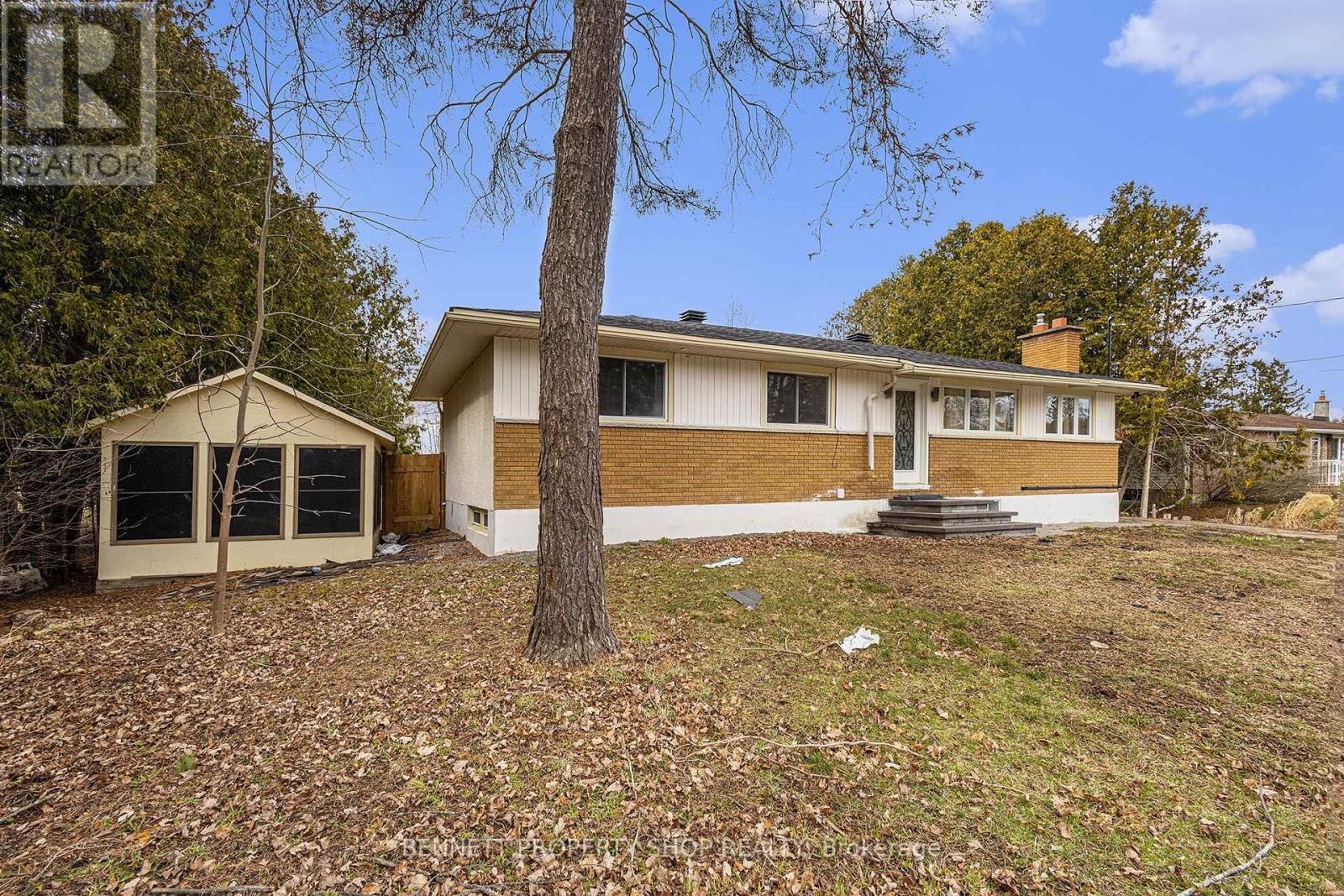 6723 Cedar Acres Drive, Ottawa by Laura Keller Real Estate Team 6723 Cedar Acres Drive, Ottawa