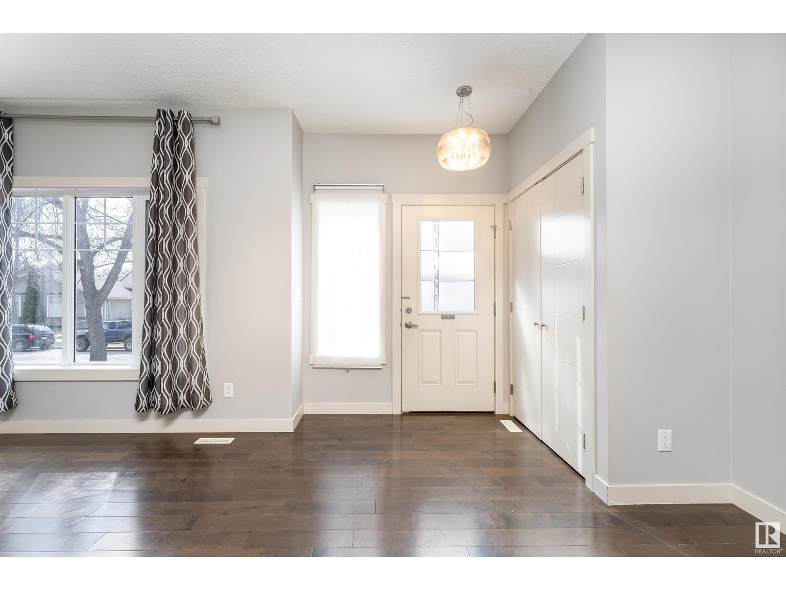 Property at 11931 88 ST NW image 3