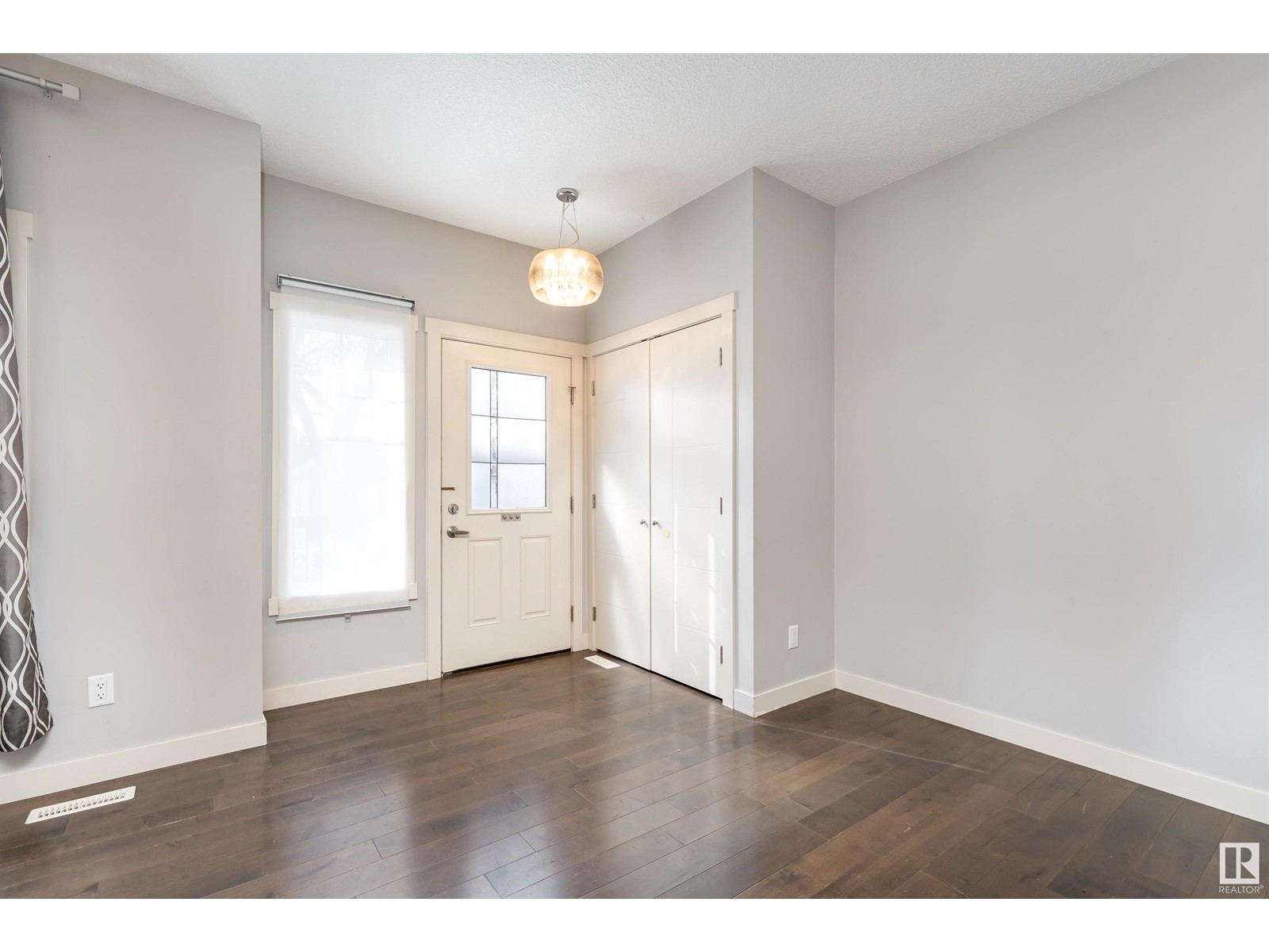 Property at 11931 88 ST NW image 4