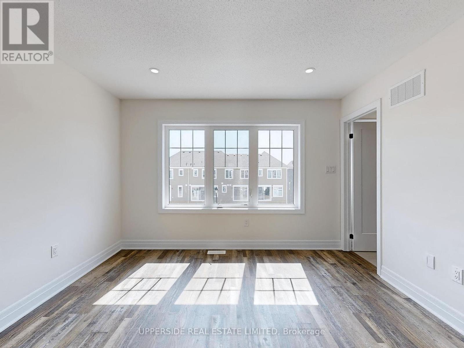 105 Surf Drive, Wasaga Beach, Ontario  L9Z 0G3 - Photo 13 - S12104909