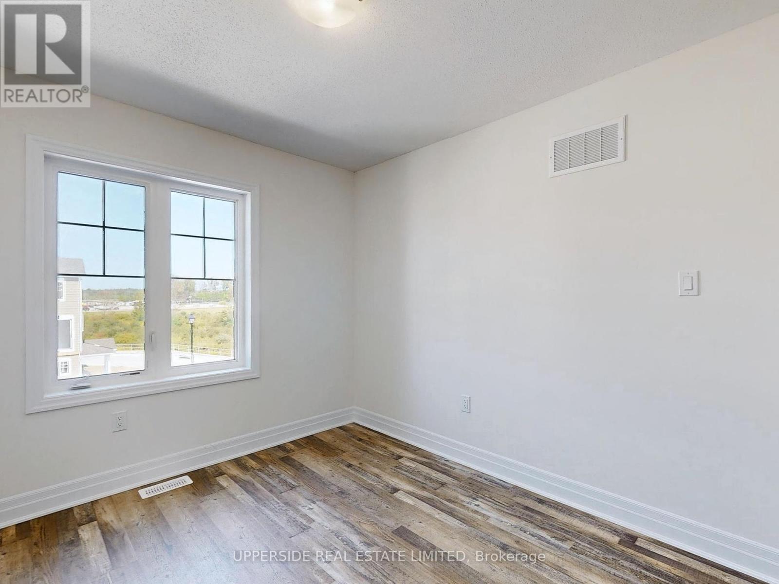105 Surf Drive, Wasaga Beach, Ontario  L9Z 0G3 - Photo 20 - S12104909