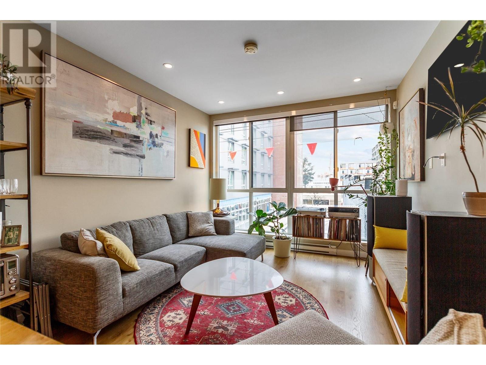 Property at 304 557 E CORDOVA STREET image 3