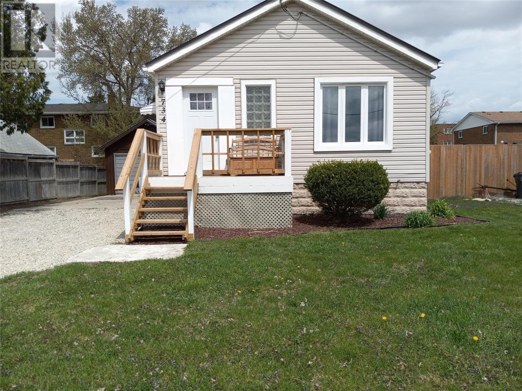 734 Campbell Street, Sarnia, Ontario  N7T 2J5 - Photo 2 - 25010276