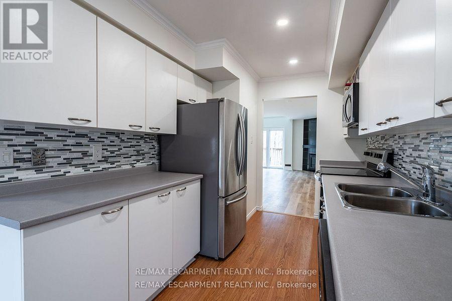 246 - 2075 Walkers Line, Burlington, Ontario  L7M 4G7 - Photo 5 - W12104887