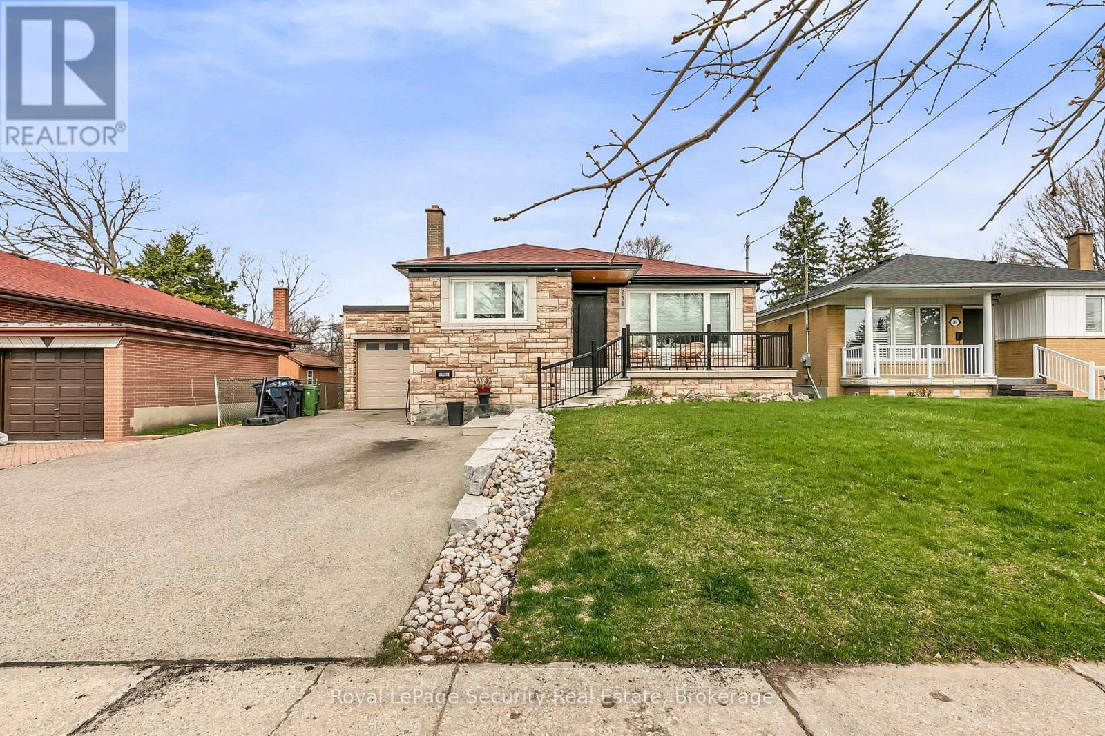251 Thistle Down Boulevard, Toronto, Ontario  M9V 1K6 - Photo 1 - W12104892