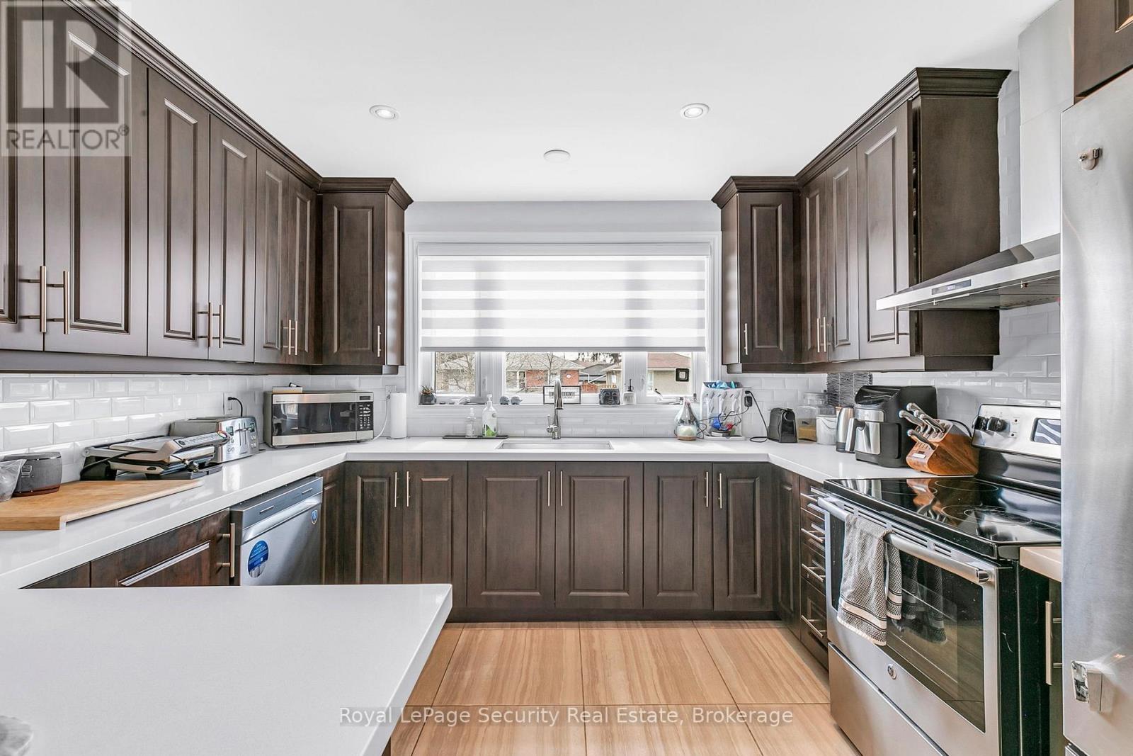 251 Thistle Down Boulevard, Toronto, Ontario  M9V 1K6 - Photo 12 - W12104892