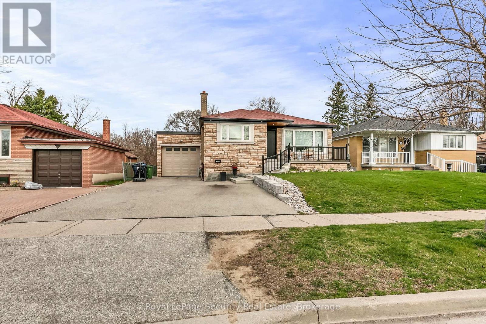 251 Thistle Down Boulevard, Toronto, Ontario  M9V 1K6 - Photo 2 - W12104892