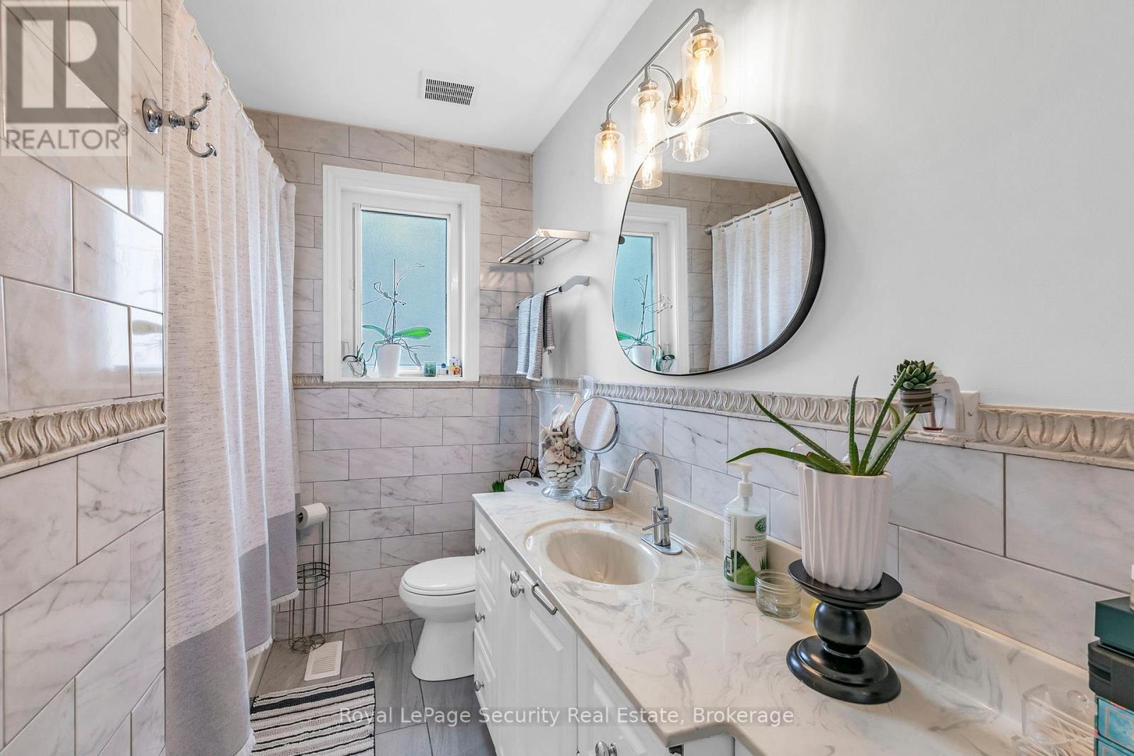 251 Thistle Down Boulevard, Toronto, Ontario  M9V 1K6 - Photo 21 - W12104892