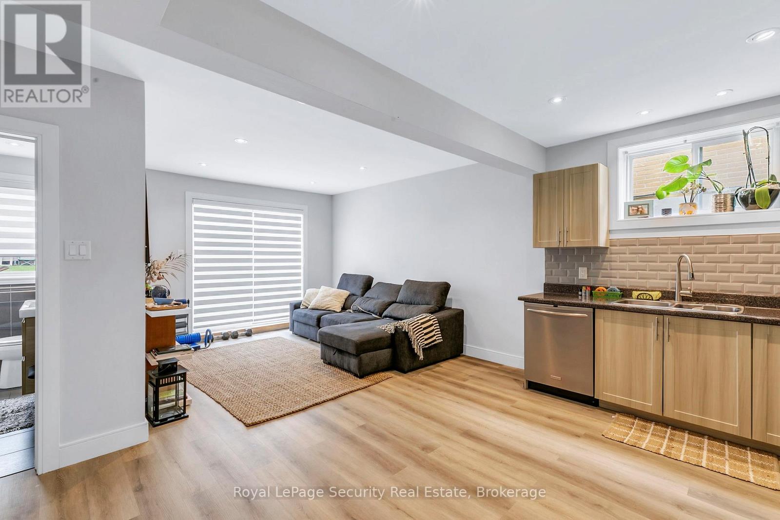 251 Thistle Down Boulevard, Toronto, Ontario  M9V 1K6 - Photo 22 - W12104892